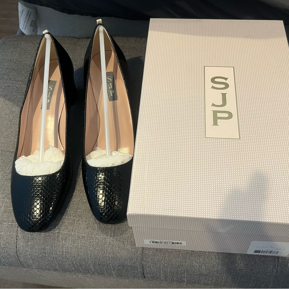 New in box SJP Sarah Jessica Parker Black Women's Shoes heels beloven
